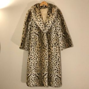 Sportowne Vintage Leopard Fur Coat